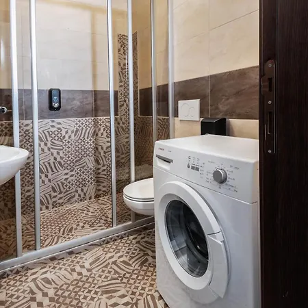 Two Bedroom Trg Apartamento *